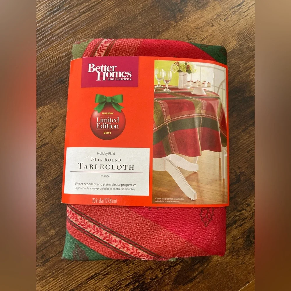 3 new Holiday Christmas tablecloths Bells 🔔 , Plaid & Floral